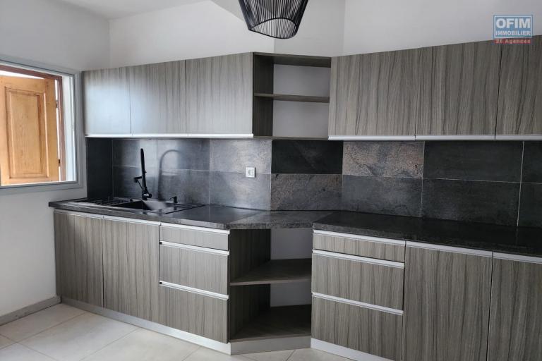 À LOUER - villa à étage F5 avec piscine à Ankadindravola Ivato. Contact Mr Jacky 034 02 443 04