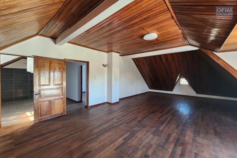 &Agrave; LOUER - villa &agrave; &eacute;tage F5 avec piscine &agrave; Ankadindravola Ivato. Contact Mr Jacky. LOUER