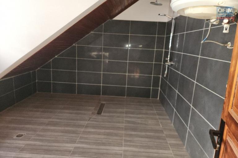 À LOUER - villa à étage F5 avec piscine à Ankadindravola Ivato. Contact Mr Jacky 034 02 443 04