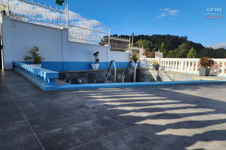À LOUER - villa à étage F5 avec piscine à Ankadindravola Ivato. Contact Mr Jacky 034 02 443 04
