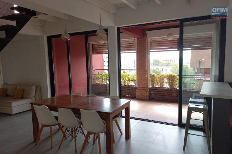 Un appartement T4 en duplex avec rooftop à Isoaraka (CONTACT LALAINA )