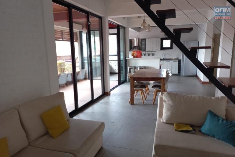 Un appartement T4 en duplex avec rooftop à Isoaraka (CONTACT LALAINA )