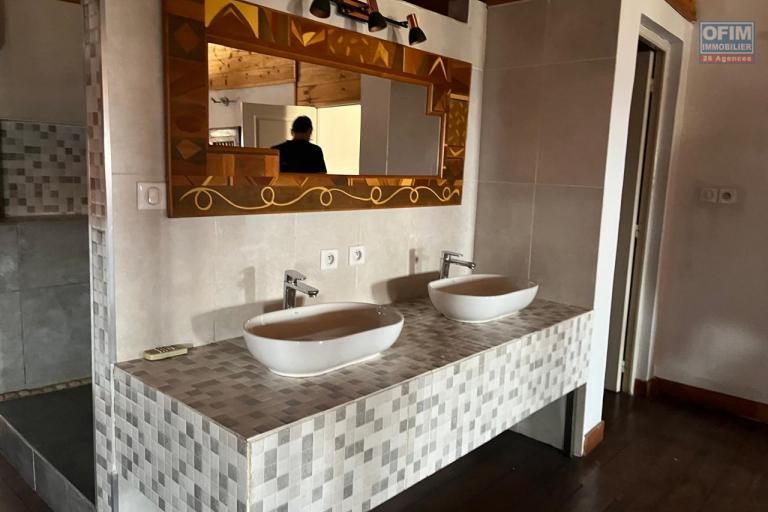 Un appartement T4 en duplex avec rooftop à Isoaraka (CONTACT LALAINA )