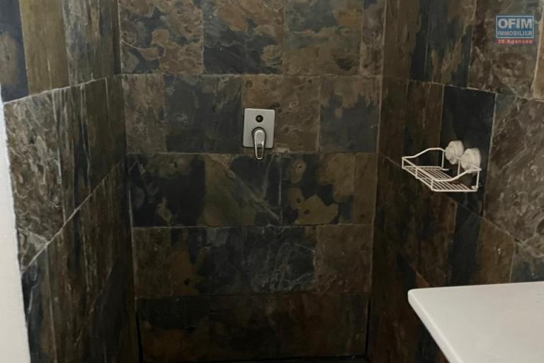Un appartement T4 en duplex avec rooftop à Isoaraka (CONTACT LALAINA 0340858376 )