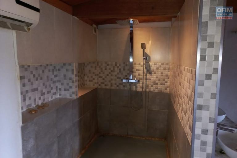 Un appartement T4 en duplex avec rooftop à Isoaraka (CONTACT LALAINA )