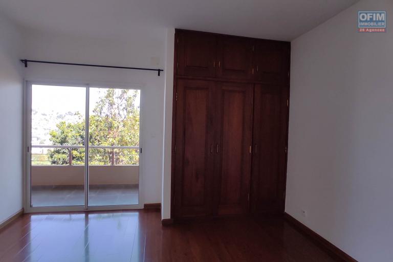 A LOUER Un appartement T3 avec une  vue à Andrainarivo