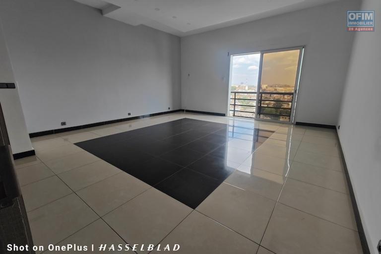 à louer appartement T3 neuve sur andrononobe analamahitsy contact 0340244301