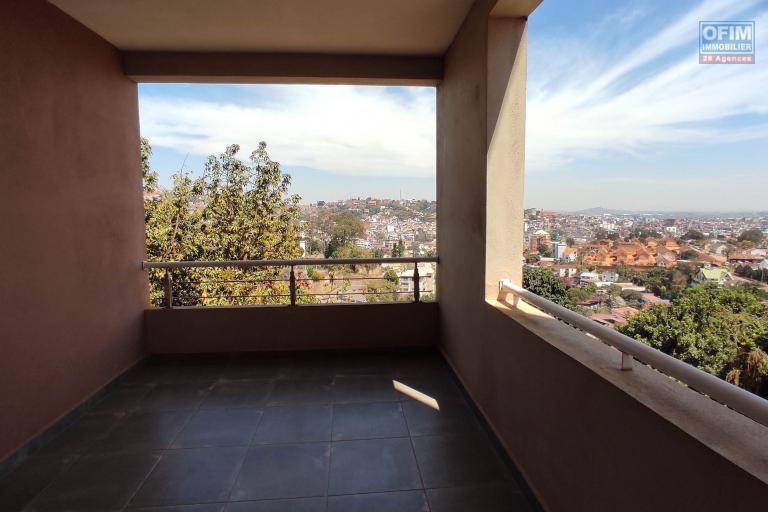 A LOUER Un appartement T3 avec une  vue à Andrainarivo