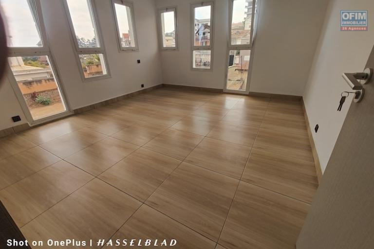 &agrave; louer appartement T3 neuve sur andrononobe analamahitsy contact Mr Jacky 0340244304