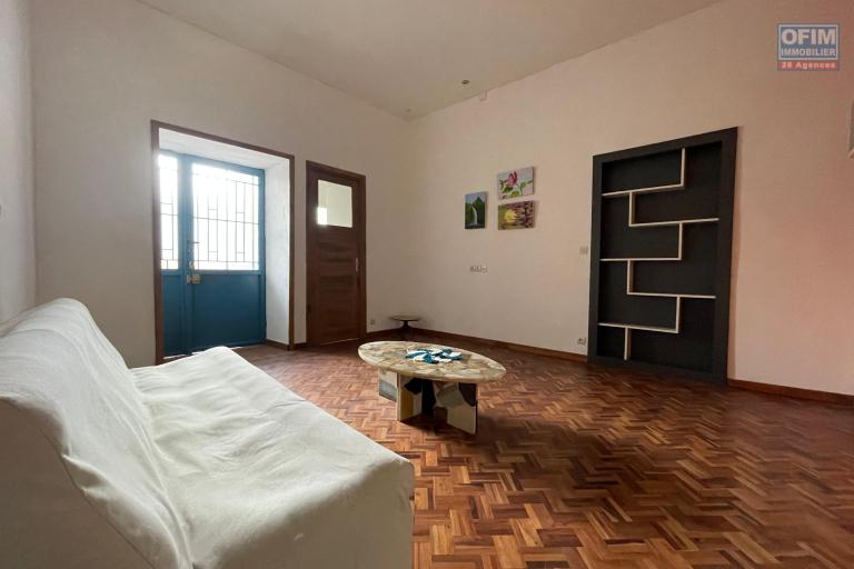 OFIM Loue un studio meublé à Isoraka. Contact 0349867111