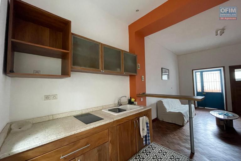OFIM Loue un studio meublé à Isoraka. Contact 0349867111