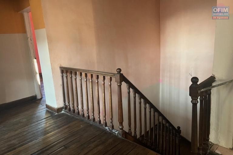 Une maison F4 &agrave; &eacute;tage &agrave; Ambanidia ( CONTACT LALAINA)
