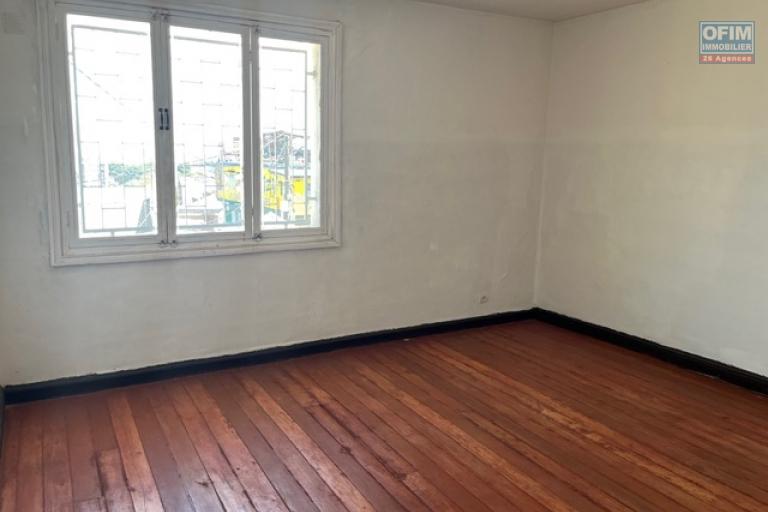 Un appartement T5 en triplexe &agrave; Analamahitsy (CONTACT LALAINA)
