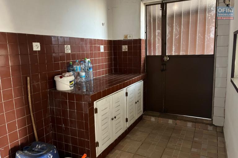 Un appartement T5 en triplexe &agrave; Analamahitsy (CONTACT LALAINA)