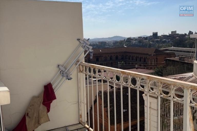 Un appartement T2 meubl&eacute; &agrave; Amparibe ( CONTACT LALAINA)