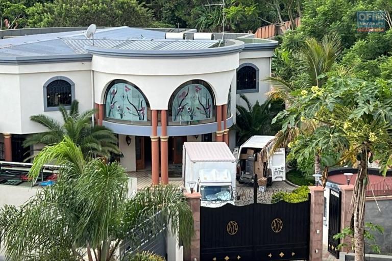 A LOUER Spacieuse villa F8 près de la résidence des charmilles et à proximité direct de l'école Française D a Ivandry CONTACT FRANCIA