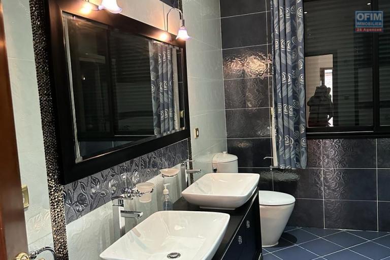 A LOUER Spacieuse villa F8 près de la résidence des charmilles et à proximité direct de l'école Française D a Ivandry CONTACT FRANCIA