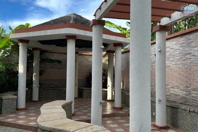 A LOUER Spacieuse villa F8 près de la résidence des charmilles et à proximité direct de l'école Française  D a Ivandry CONTACT FRANCIA 034 02 218 69