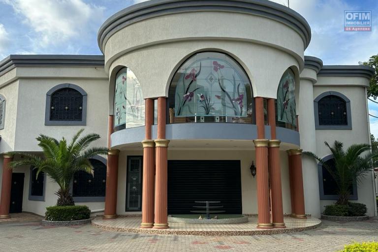 A LOUER Spacieuse villa F8 près de la résidence des charmilles et à proximité direct de l'école Française D a Ivandry CONTACT FRANCIA