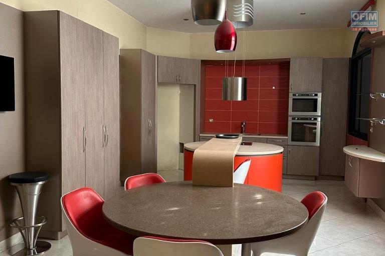 A LOUER Spacieuse villa F8 près de la résidence des charmilles et à proximité direct de l'école Française D a Ivandry CONTACT FRANCIA