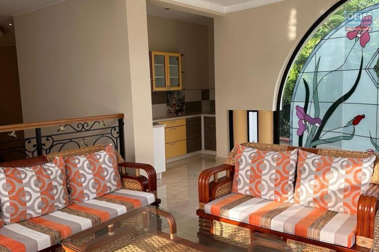 A LOUER Spacieuse villa F8 près de la résidence des charmilles et à proximité direct de l'école Française D a Ivandry CONTACT FRANCIA