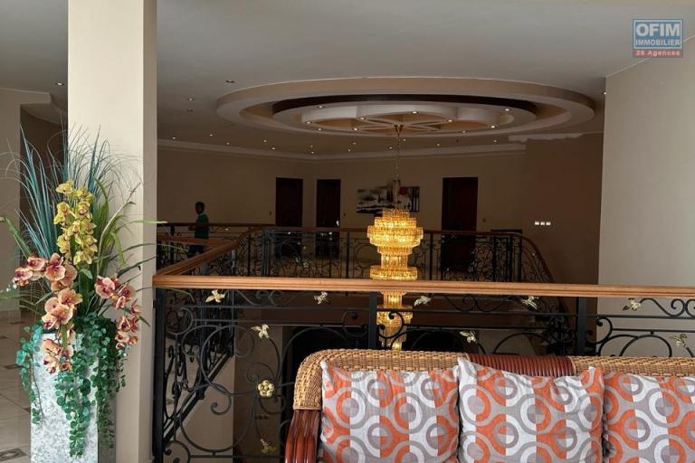 A LOUER Spacieuse villa F8 près de la résidence des charmilles et à proximité direct de l'école Française D a Ivandry CONTACT FRANCIA