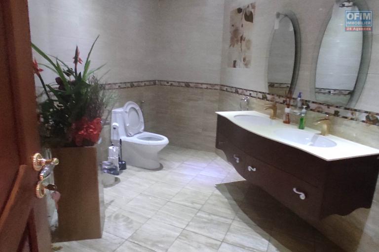 A LOUER Spacieuse villa F8 près de la résidence des charmilles et à proximité direct de l'école Française D a Ivandry CONTACT FRANCIA