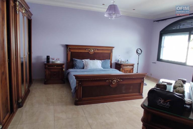 A LOUER Spacieuse villa F8 près de la résidence des charmilles et à proximité direct de l'école Française  D a Ivandry CONTACT FRANCIA 034 02 218 69