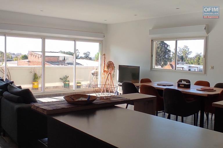 A LOUER Appartement T4meublé à Ambatobe Contact Francia 034 02 218 69