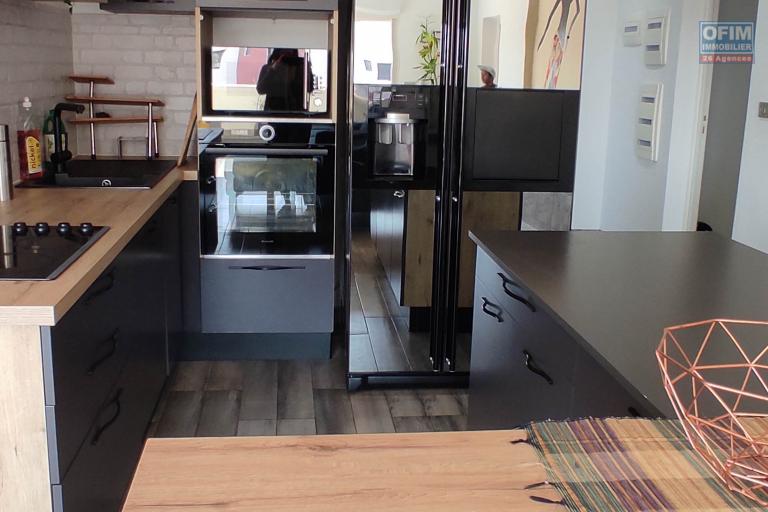 A LOUER Appartement T4meublé à Ambatobe Contact Francia 034 02 218 69