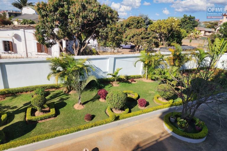 En location appartement de type T3, T4, T5 dans un immeuble neuf de R+4 situ&eacute; &agrave; Mandrimena Iavoloha. Contact Mr Jacky