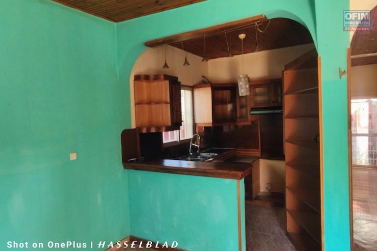 A vendre maison F4 sur terrain de 292M2 à Talatamaty contact 0340244301