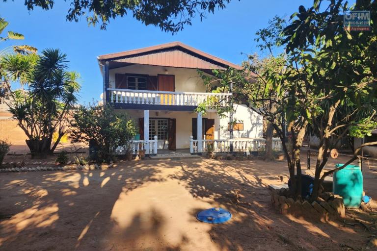 &Agrave; VENDRE - MAISON F6 AVEC GRAND TERRAIN ARBOR&Eacute; DE 2166 m2 &Agrave; IVATO Soavinarivo. CONTACT Mr Jacky