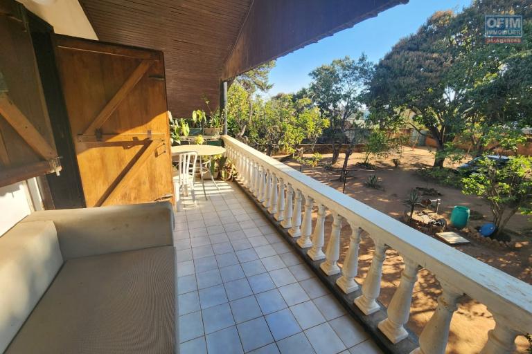 À VENDRE - MAISON F6 AVEC GRAND TERRAIN ARBORÉ DE 2166 m2 À IVATO Soavinarivo. CONTACT Mr Jacky 034 02 443 04
