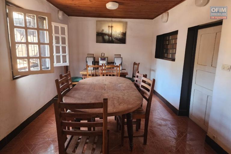 &Agrave; VENDRE - MAISON F6 AVEC GRAND TERRAIN ARBOR&Eacute; DE 2166 m2 &Agrave; IVATO Soavinarivo. CONTACT Mr Jacky
