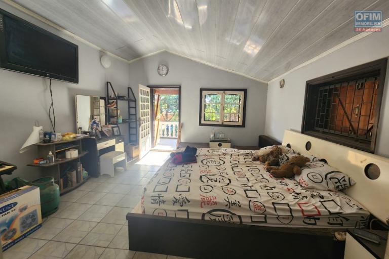 À VENDRE - MAISON F6 AVEC GRAND TERRAIN ARBORÉ DE 2166 m2 À IVATO Soavinarivo. CONTACT Mr Jacky 034 02 443 04
