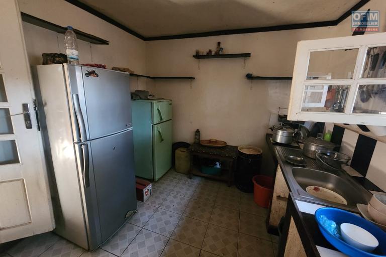 À VENDRE - MAISON F6 AVEC GRAND TERRAIN ARBORÉ DE 2166 m2 À IVATO Soavinarivo. CONTACT Mr Jacky 034 02 443 04
