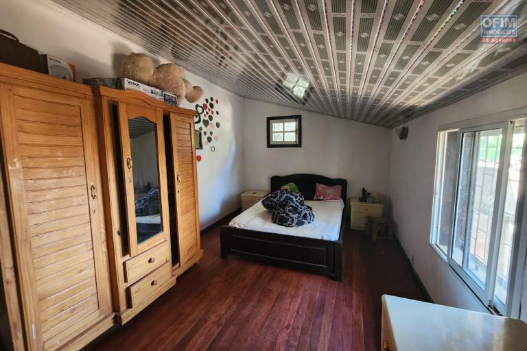 À VENDRE - MAISON F6 AVEC GRAND TERRAIN ARBORÉ DE 2166 m2 À IVATO Soavinarivo. CONTACT Mr Jacky 034 02 443 04
