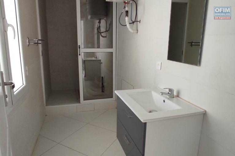 A LOUER Charmant appartement T3 refait à neuf  avec avec parking à Ankadifotsy CONTACT FRANCIA 034 02 218 69