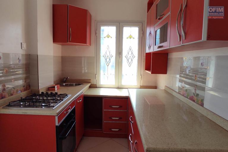 A LOUER Charmant appartement T3 refait à neuf  avec avec parking à Ankadifotsy CONTACT FRANCIA 034 02 218 69