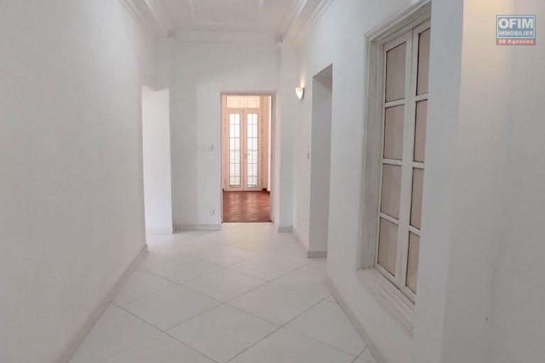 A LOUER Un appartement  T3  proche de Tana Water Front &agrave; Ankadifotsy CONTACT Francia