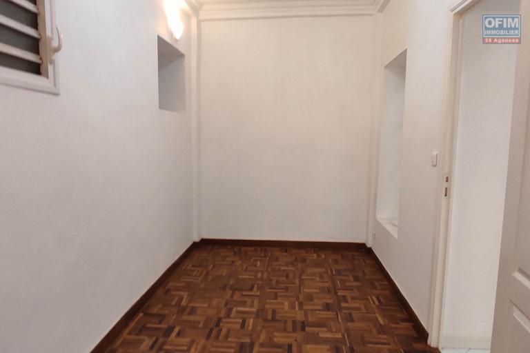 A LOUER Un appartement  T3  proche de Tana Water Front &agrave; Ankadifotsy CONTACT Francia