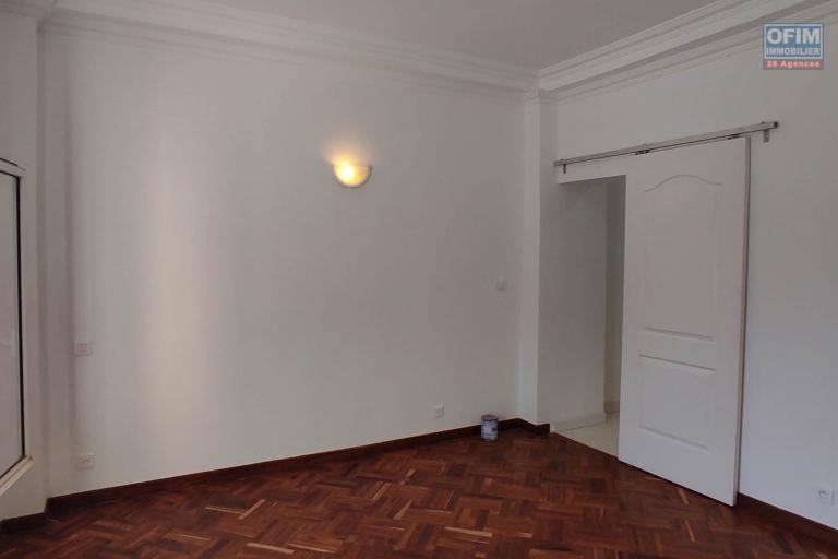 A LOUER Un appartement  T3  proche de Tana Water Front &agrave; Ankadifotsy CONTACT Francia