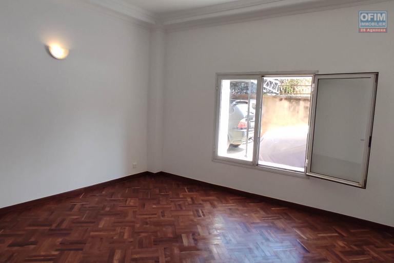 A LOUER Un appartement  T3  proche de Tana Water Front &agrave; Ankadifotsy CONTACT Francia