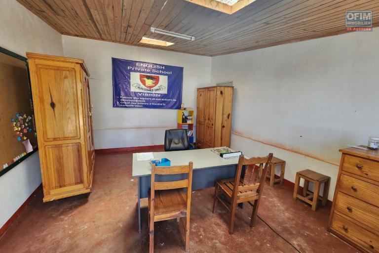 B&acirc;timent &agrave; louer - Ancienne &eacute;cole anglophone sur Ilafy &agrave; seulement quelques minutes du lyc&eacute;e fran&ccedil;ais d&rsquo;Ambatobe. CONTACT