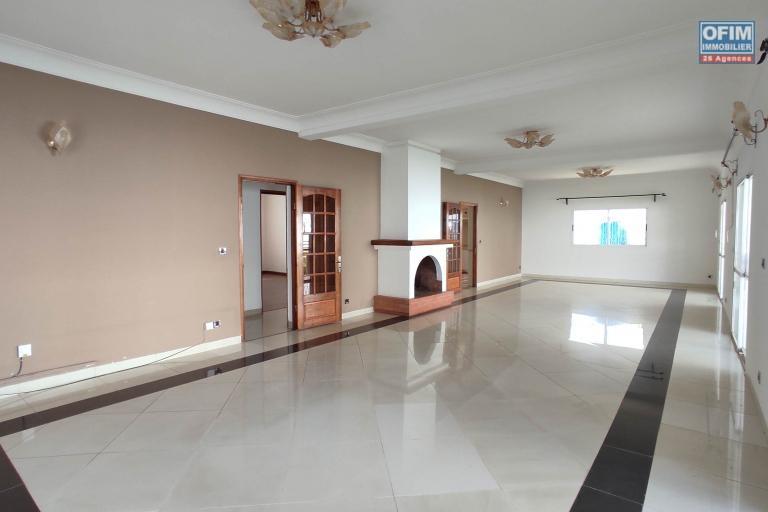 A LOUER VIlla F6 situ&eacute;e a androhibe contact Francia