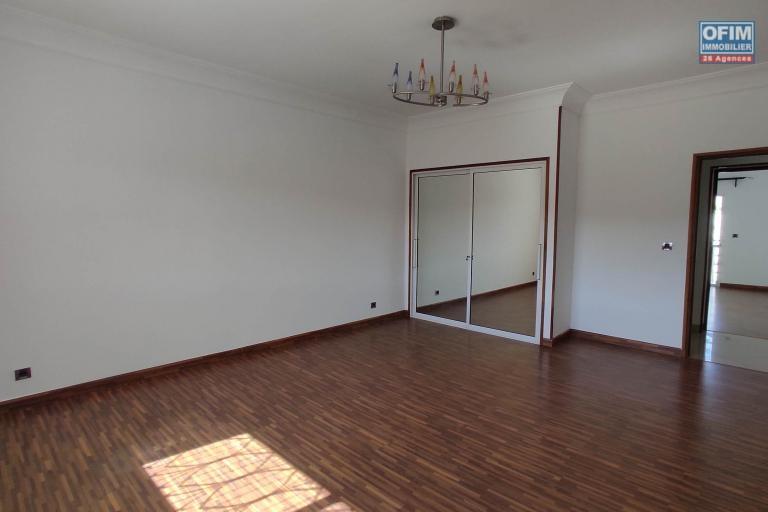 A LOUER VIlla F6 situ&eacute;e a androhibe contact Francia