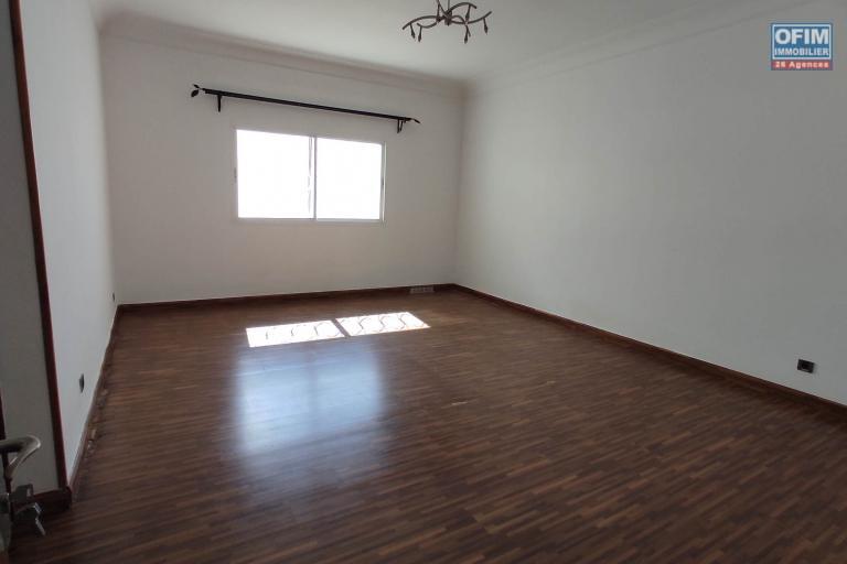 A LOUER VIlla F6 situ&eacute;e a androhibe contact Francia