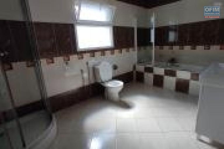 A LOUER VIlla F6 situ&eacute;e a androhibe contact Francia