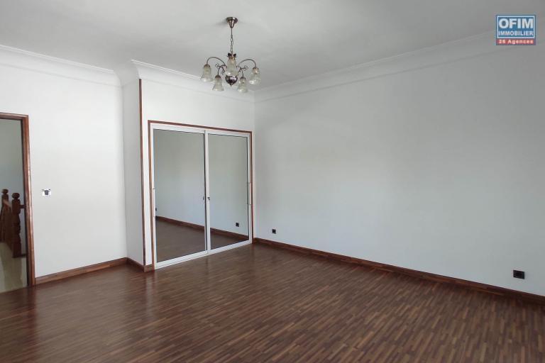 A LOUER VIlla F6 situ&eacute;e a androhibe contact Francia